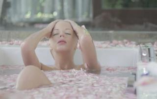 Nivea: Singing In The Shower